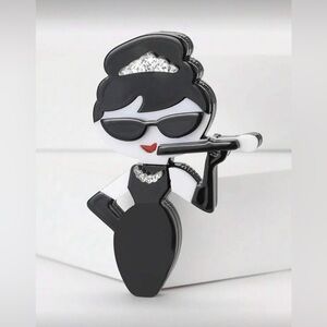 BIG 3" AUDREY HEPBURN BREAKFAST AT TIFFANY'S MOVIE ACRYLIC BROOCH PIN